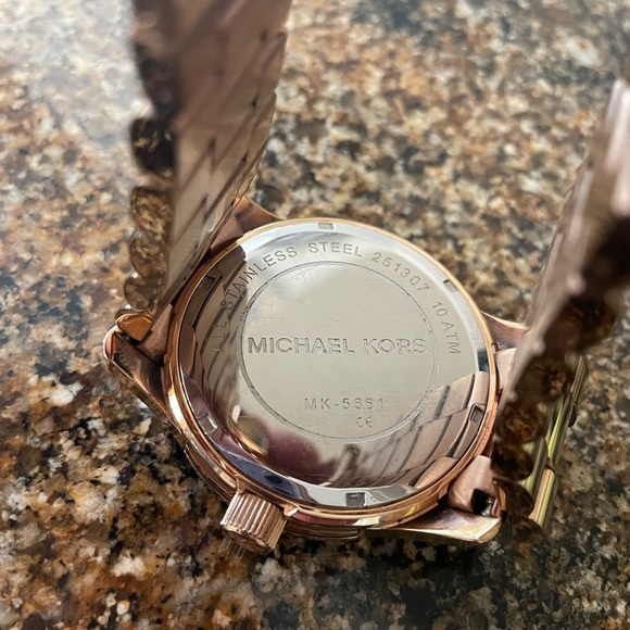 Michael Kors Watch - Picture 6 of 9